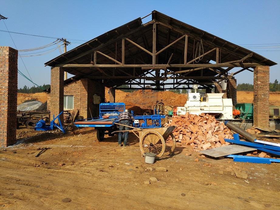 鑫業(yè)機(jī)械運(yùn)坯車現(xiàn)場